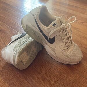 Women’s Nike air max excee size 10
